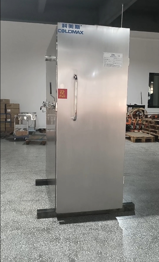 上?？蛻舳ㄖ?0KG熟食真空速冷機出貨！